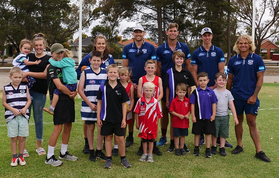 2019_02_05_Community_HERO.png Maddie Boyd, Harry Taylor, Tom Hawkins, Jack Henry and Quinton Narkle with children from Corio Football Club. - Geelong Cats
